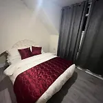 Double Bedroom In West Yorkshire, Leeds