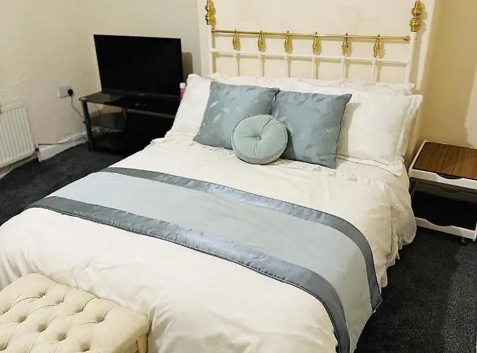 Double Bedroom In West Yorkshire, Leeds